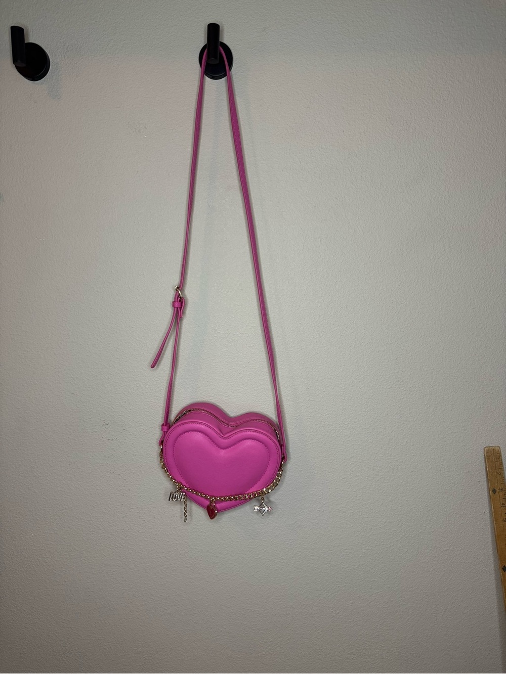 Juicy Couture Heart Shaped Pink Crossbody Bag Charm Purse - Picture 3 of 6